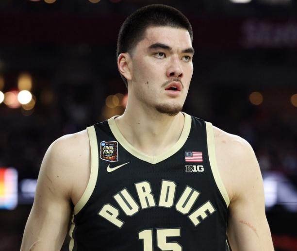 开云体育-周志豪空砍37分失冠 黄皮肤中锋能否再次征服NBA?