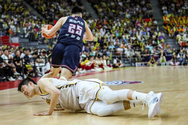 kaiyun 官网-0比2落后&胡金秋伤退!广厦出局已是时间问题?